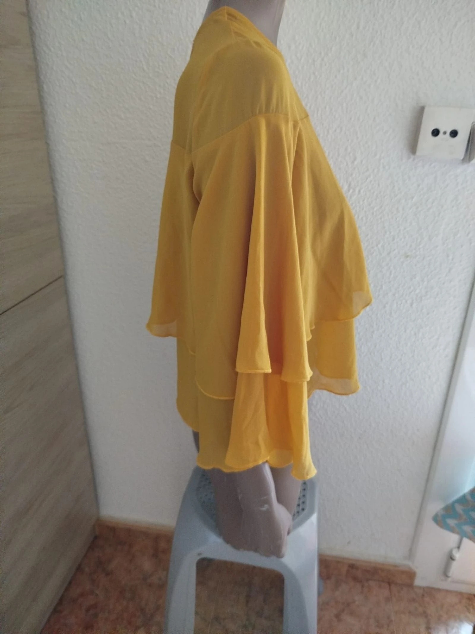 Blusa com mangas acampanadas mostarda marca linu tamanho s 💛 – photo 3